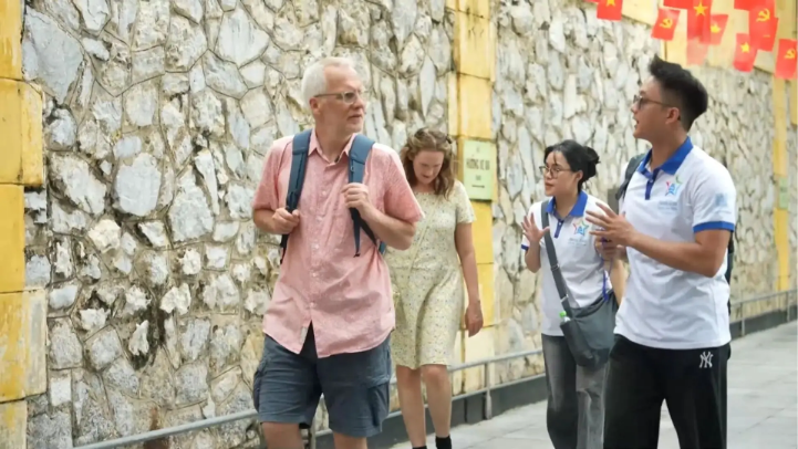 Dẫn tour ở Hà Nội